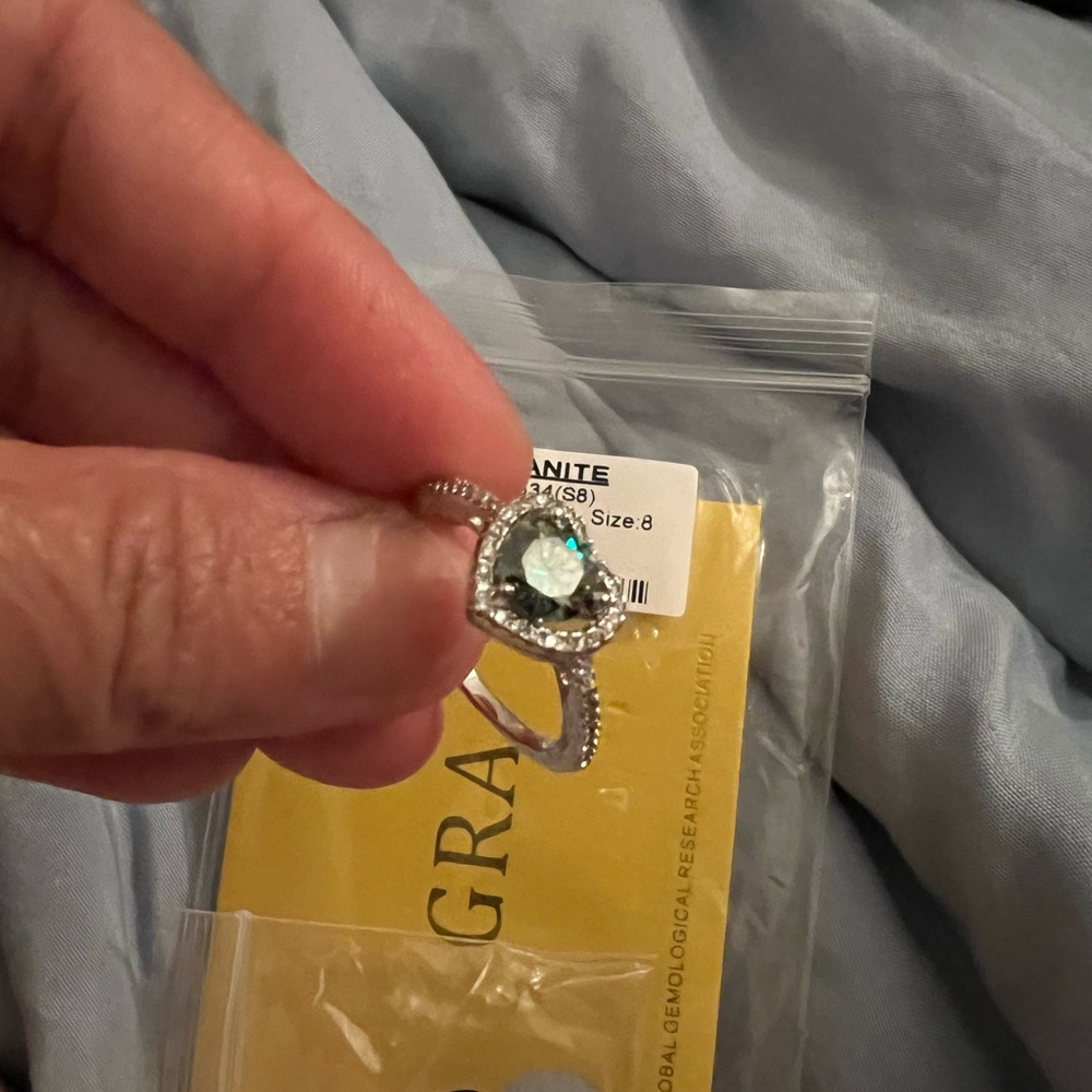 Elegant Silver and Green Moissanite women’s  Ring☝️🥰💥